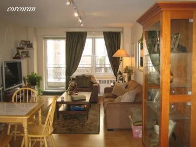 New York City Real Estate | View 300 East 71st Street, 4K | room 1 | View 2