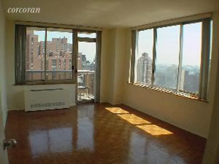 New York City Real Estate | View 200 East 89th Street, 27D | 3 Beds, 3 Baths | View 1