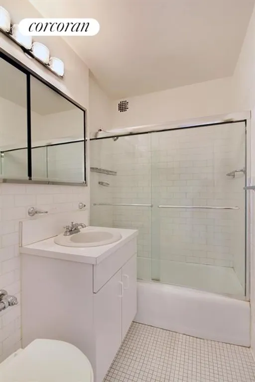 New York City Real Estate | View 15 West 72Nd Street, 20V | Bathroom | View 5