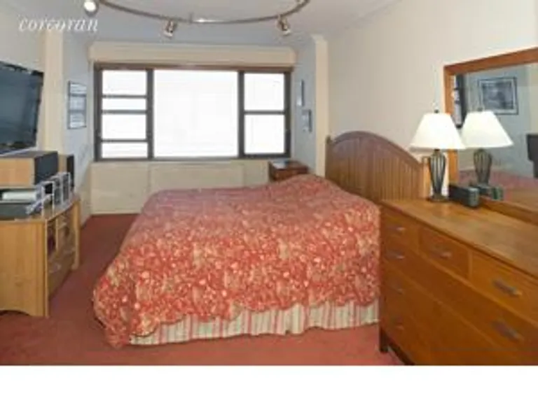 New York City Real Estate | View 115 East 9th Street, 2E | room 2 | View 3