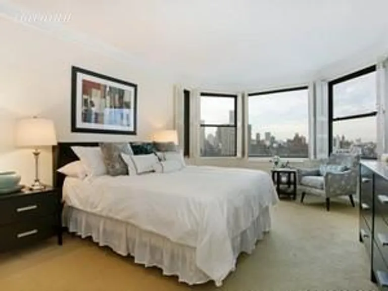 New York City Real Estate | View 300 East 74th Street, 24F | room 2 | View 3