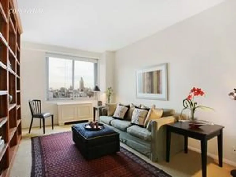 New York City Real Estate | View 300 East 74th Street, 24F | room 3 | View 4