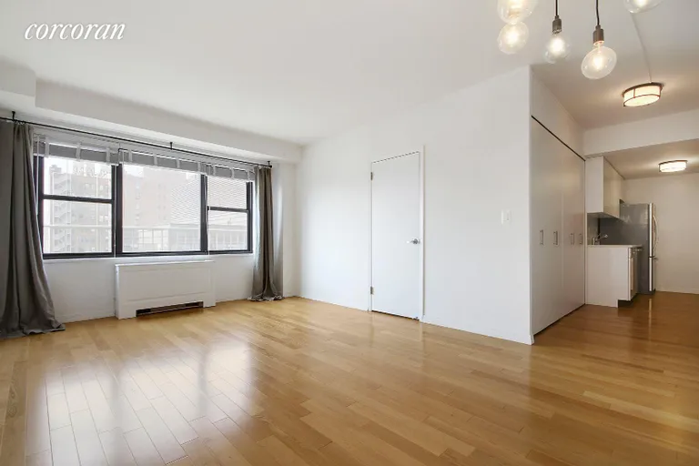 New York City Real Estate | View 7 East 14th Street, 21E | Living Room | View 2