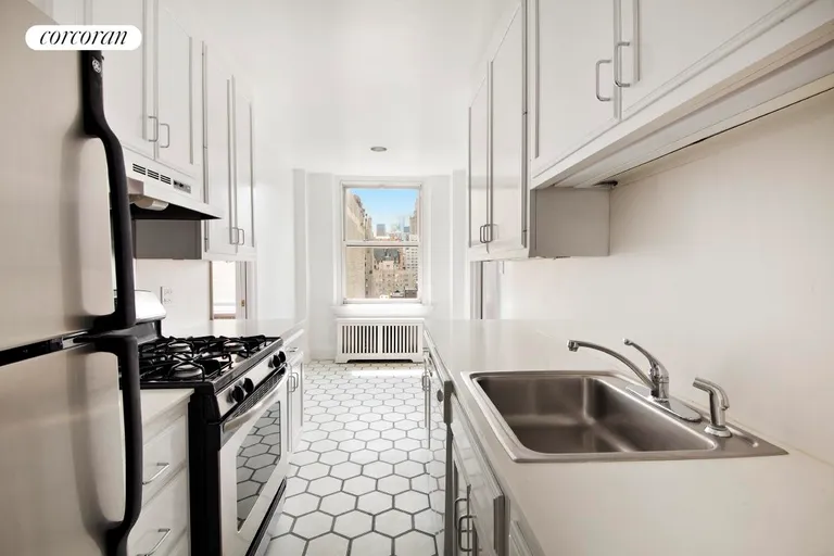 New York City Real Estate | View 6 West 77th Street, 11C | room 3 | View 4