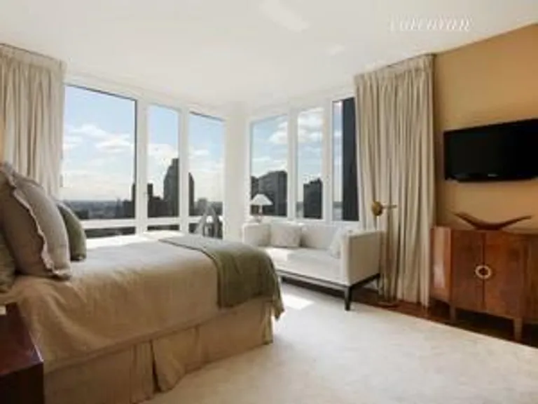 New York City Real Estate | View 250 East 53rd Street, 2804 | room 1 | View 2