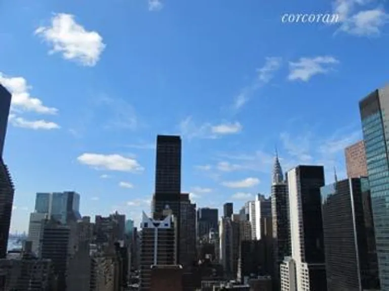 New York City Real Estate | View 250 East 53rd Street, 2804 | room 2 | View 3