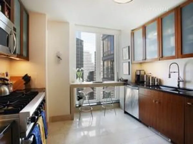 New York City Real Estate | View 250 East 53rd Street, 2804 | room 4 | View 5