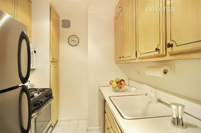 New York City Real Estate | View 205 Third Avenue, 9V | Kitchen | View 2