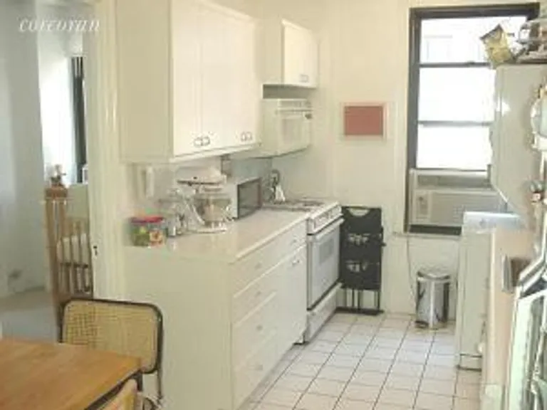 New York City Real Estate | View 140 East 81st Street, 5B | 2 Beds, 2 Baths | View 1