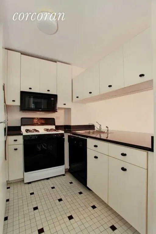 New York City Real Estate | View 45 East 25th Street, 40A | Clean pass through klitchen! | View 3