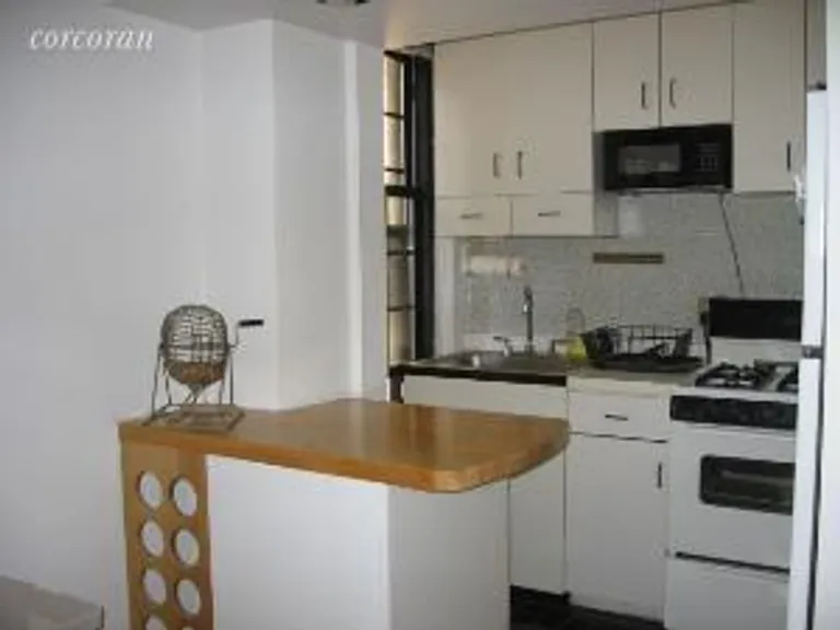 New York City Real Estate | View 102 East 22nd Street, 7E | room 1 | View 2