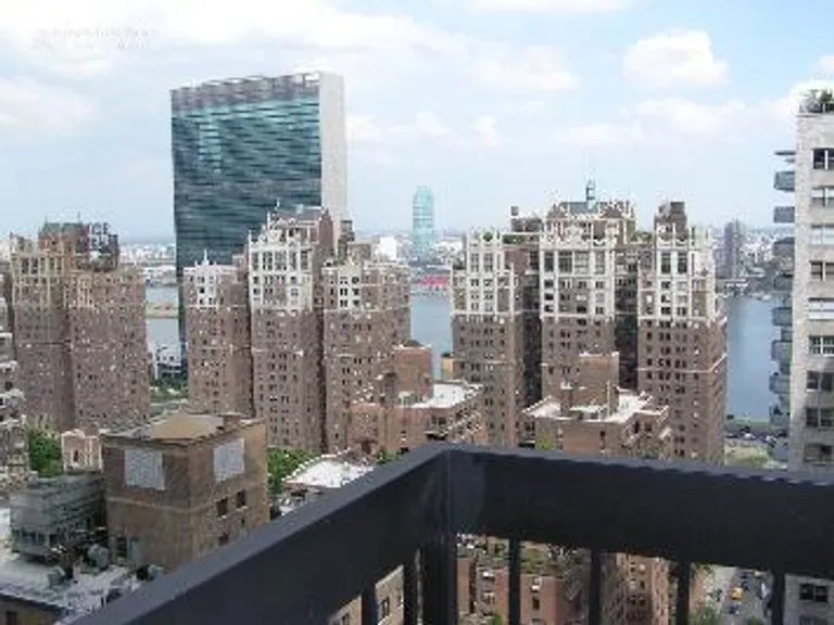 New York City Real Estate | View 250 East 40th Street, 31E | 1 Bed, 1 Bath | View 1