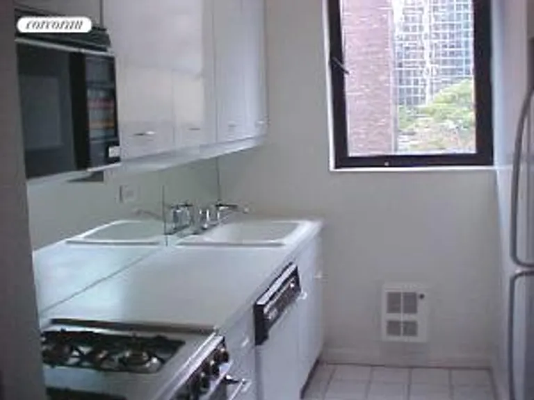 New York City Real Estate | View 255 East 49th Street, 8E | room 4 | View 5