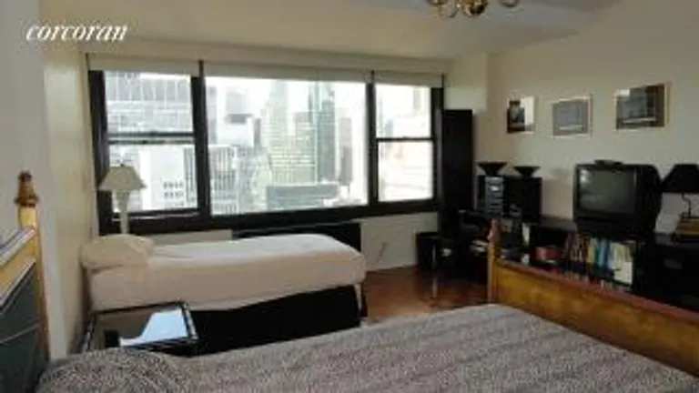 New York City Real Estate | View 117 East 57th Street, 42B | room 4 | View 5