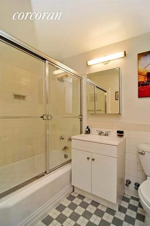 New York City Real Estate | View 135 East 54th Street, 7L | Bathroom | View 9