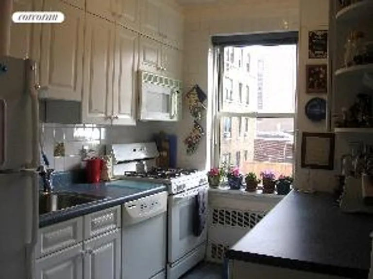 New York City Real Estate | View 8 EAST 83RD STREET, 9C | room 3 | View 4