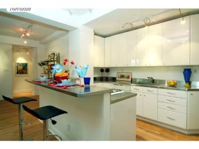 New York City Real Estate | View 60 West 68th Street, 2B | room 7 | View 8
