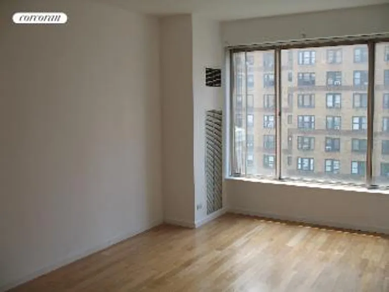 New York City Real Estate | View 200 East 69th Street, 8J | room 1 | View 2