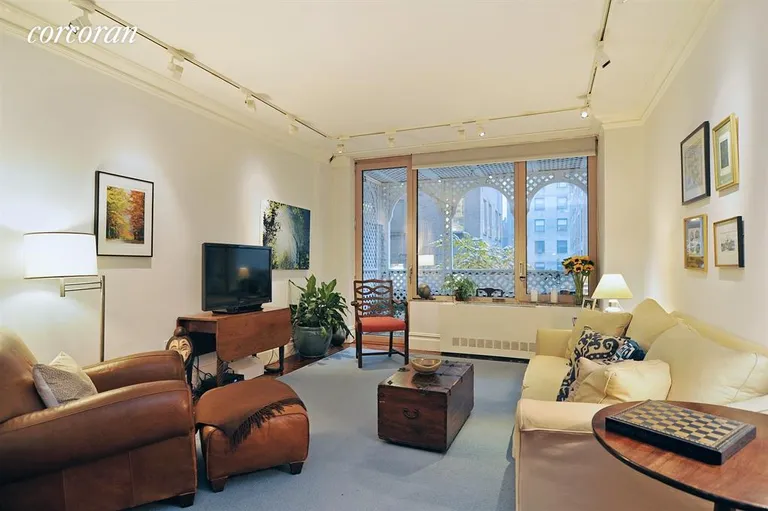 New York City Real Estate | View 30 East 85th Street, 4C | 2 Beds, 2 Baths | View 1