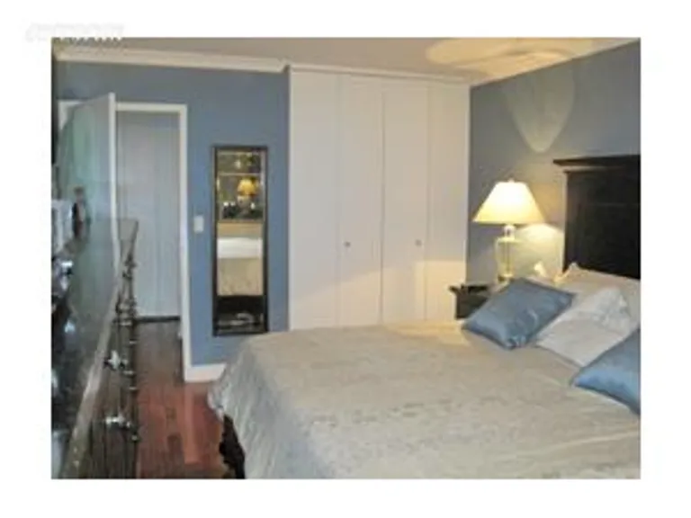 New York City Real Estate | View 301 East 79th Street, 9C | Large Bedroom with double closets | View 6