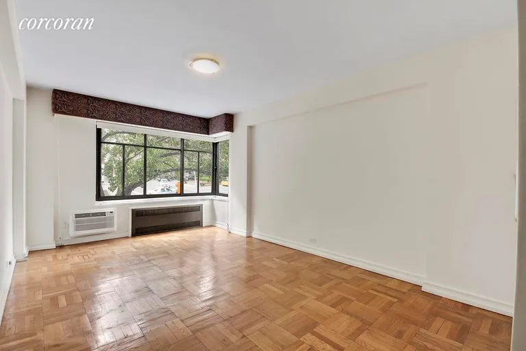 New York City Real Estate | View 715 Park Avenue, 2B | 4 | View 4
