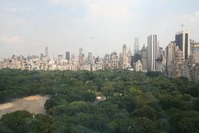 New York City Real Estate | View 25 Central Park West, 28K | 2 Beds, 2 Baths | View 1