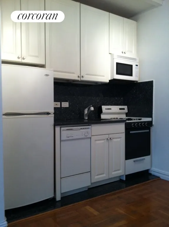 New York City Real Estate | View 210 West 19th Street, 5B | room 3 | View 4