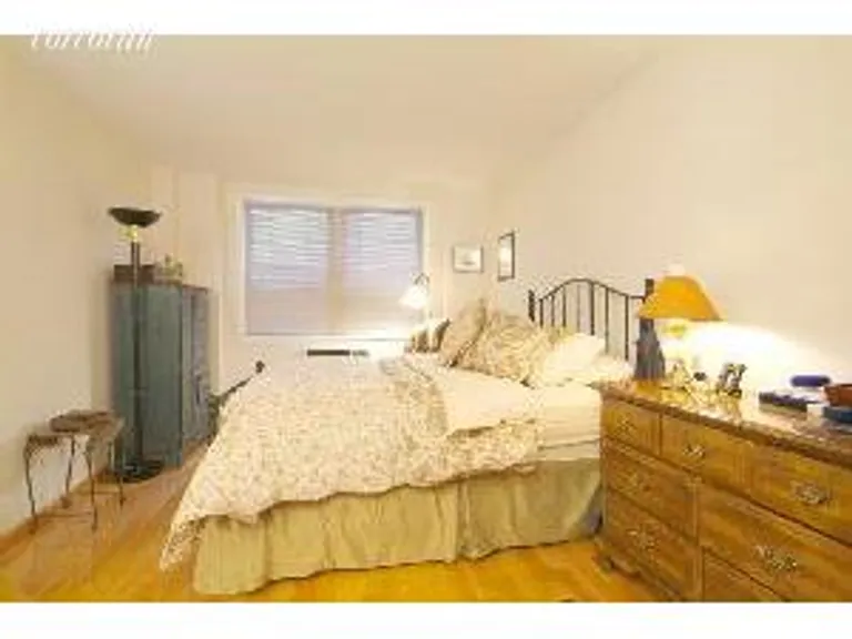 New York City Real Estate | View 215 East 80th Street, 6H | room 3 | View 4