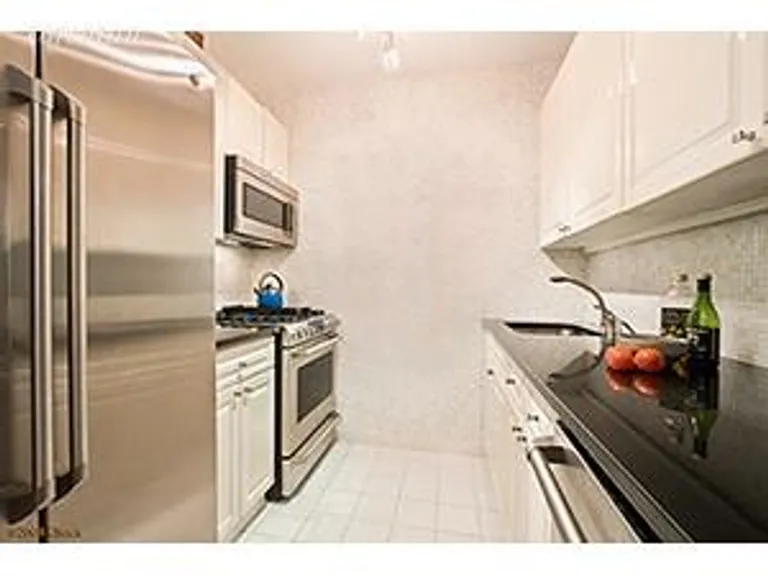 New York City Real Estate | View 201 East 80th Street, 3F | room 1 | View 2
