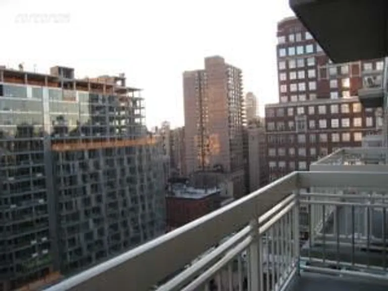 New York City Real Estate | View 170 East 87th Street, W18H | room 2 | View 3