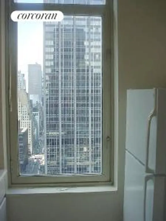 New York City Real Estate | View 145 East 48th Street, 33B | room 6 | View 7
