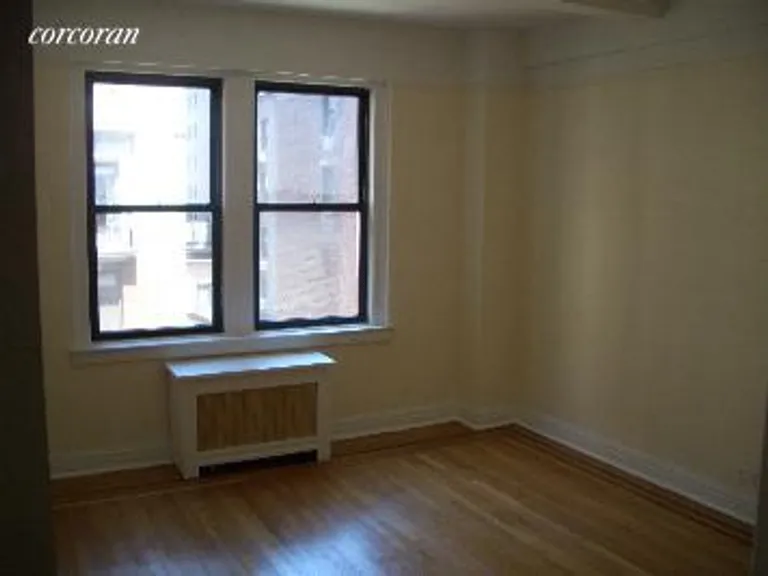 New York City Real Estate | View 142 East 49th Street, 8A | room 1 | View 2
