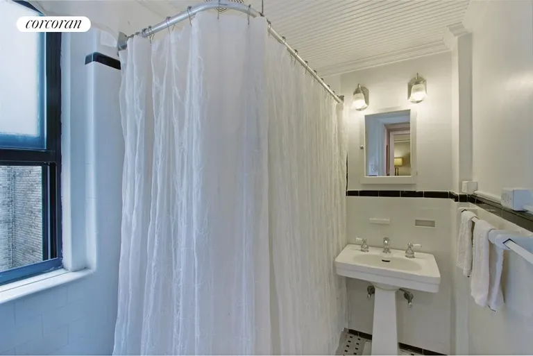 New York City Real Estate | View 107 West 86th Street, 14C | Bathroom | View 5