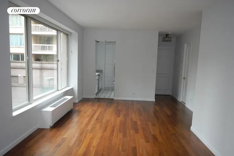 New York City Real Estate | View 200 East 69th Street, T4H | room 3 | View 4