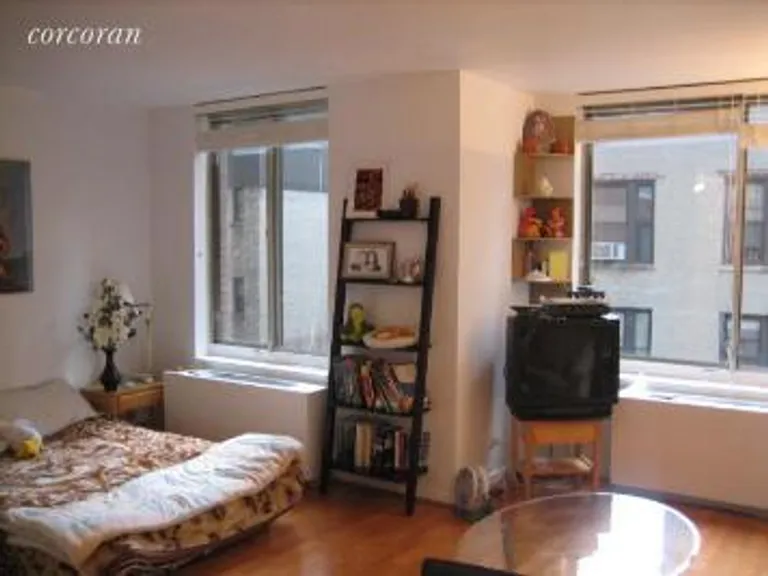 New York City Real Estate | View 145 East 48th Street, 9G | room 1 | View 2