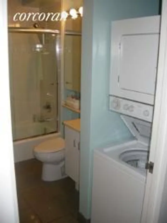 New York City Real Estate | View 2250 Broadway, 11D | Washer/Dryer | View 4