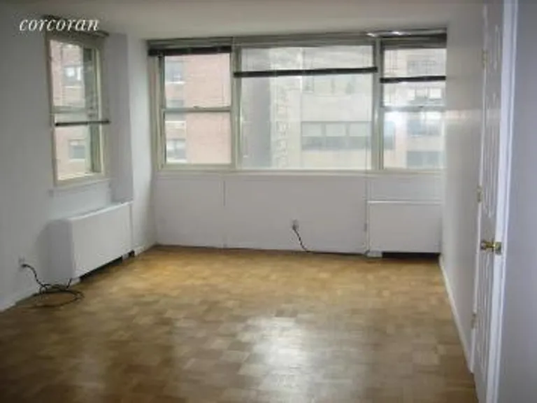 New York City Real Estate | View 200 EAST 58TH STREET, 8G | 1 Bed, 1 Bath | View 1