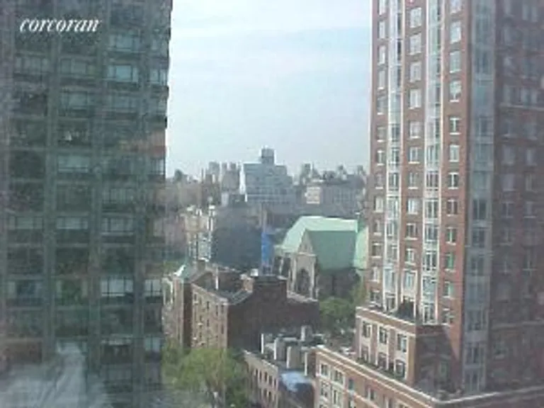 New York City Real Estate | View 200 East 65th Street, 15B | room 1 | View 2
