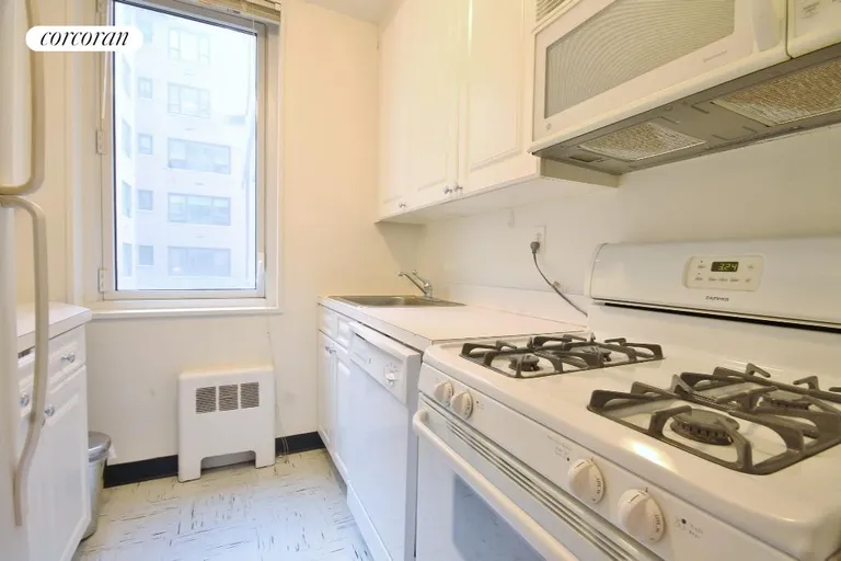 New York City Real Estate | View 212 East 47th Street, 7B | room 1 | View 2