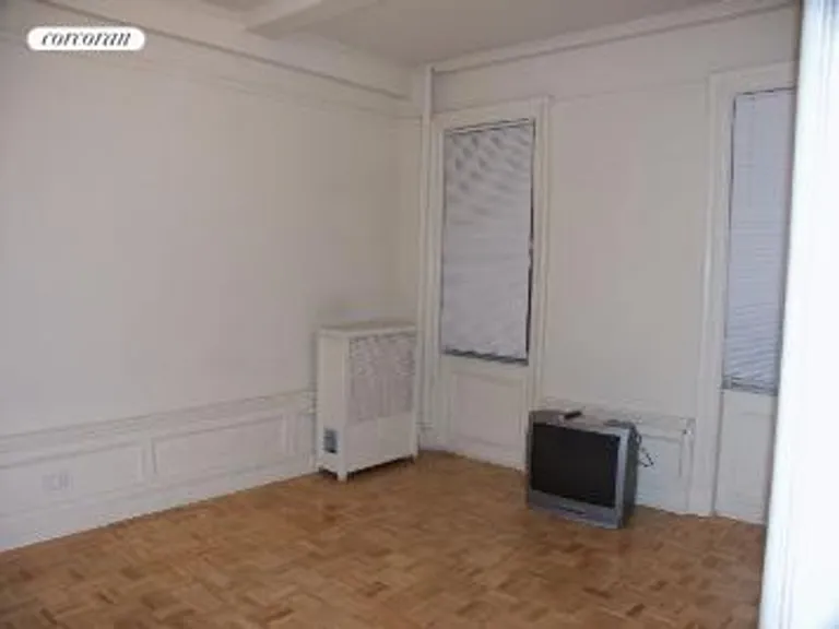 New York City Real Estate | View 203 West 81st Street, 1F | Living Room | View 2
