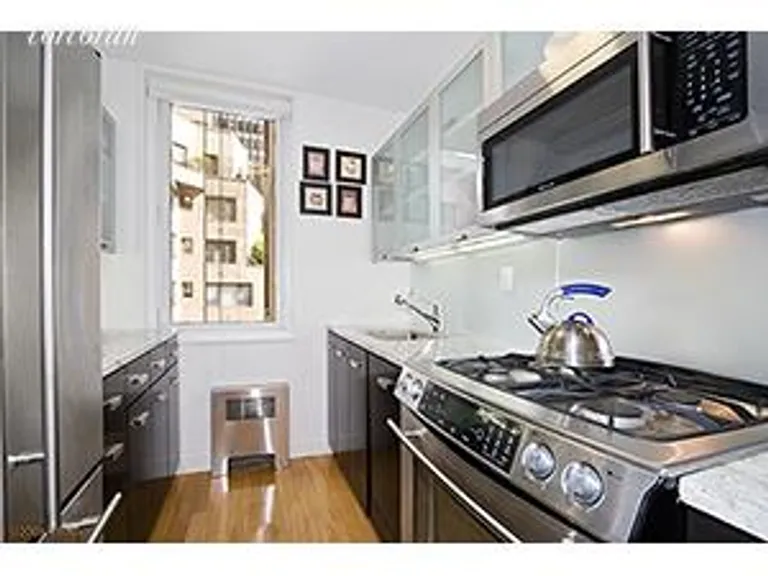 New York City Real Estate | View 212 East 47th Street, 9B | room 2 | View 3