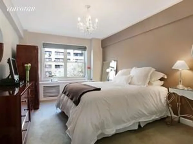 New York City Real Estate | View 40 East 9th Street, 3H | room 1 | View 2