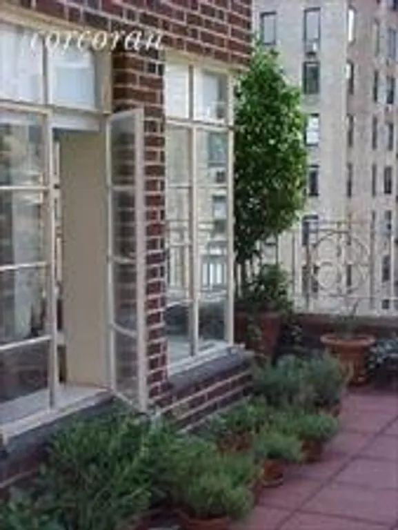 New York City Real Estate | View 110 East 87th Street, 11A | 2 Beds, 1 Bath | View 1