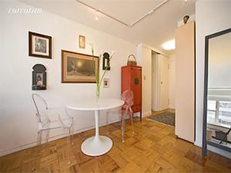 New York City Real Estate | View 220 East 60th Street, 9F | room 1 | View 2