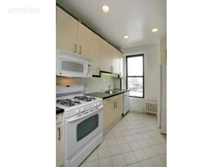 New York City Real Estate | View 418 Central Park West, 103 | large enough for eat-in | View 4