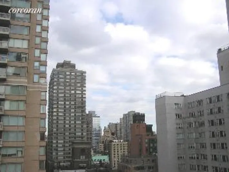 New York City Real Estate | View 210 East 68th Street, 15E | room 1 | View 2