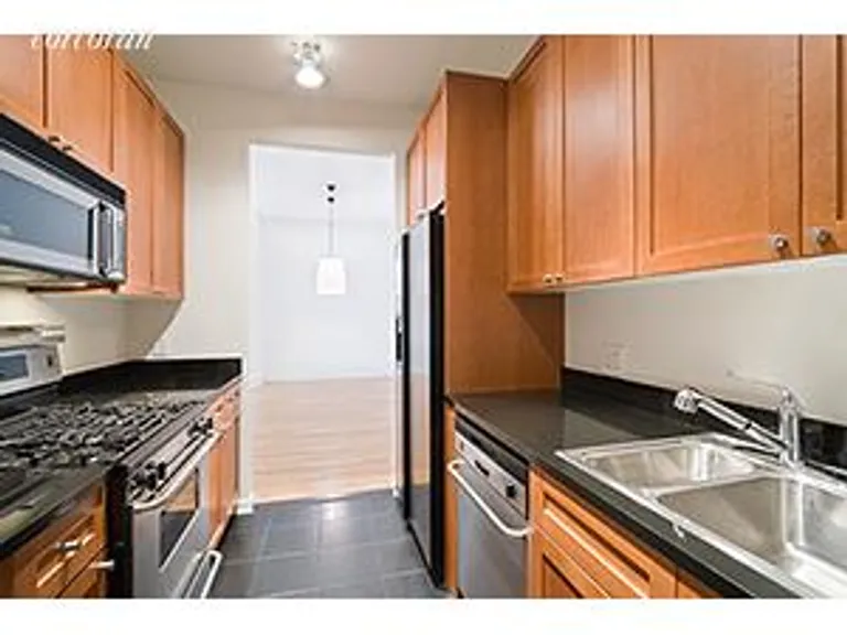 New York City Real Estate | View 252 Seventh Avenue, 8Z | room 2 | View 3