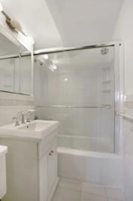 New York City Real Estate | View 240 East 76th Street, 15B | room 3 | View 4