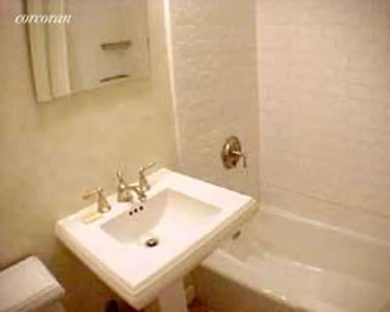 New York City Real Estate | View 305 East 24th Street, 11L | room 2 | View 3