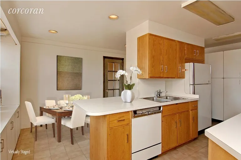 New York City Real Estate | View 470 West End Avenue, 15B | Windowed eat-in kitchen with washer dryer | View 5